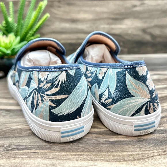 NEW Toms Clemente Slip On Canvas Sneaker Majolica Blue Japanese Floral Print 8 - Picture 7 of 11